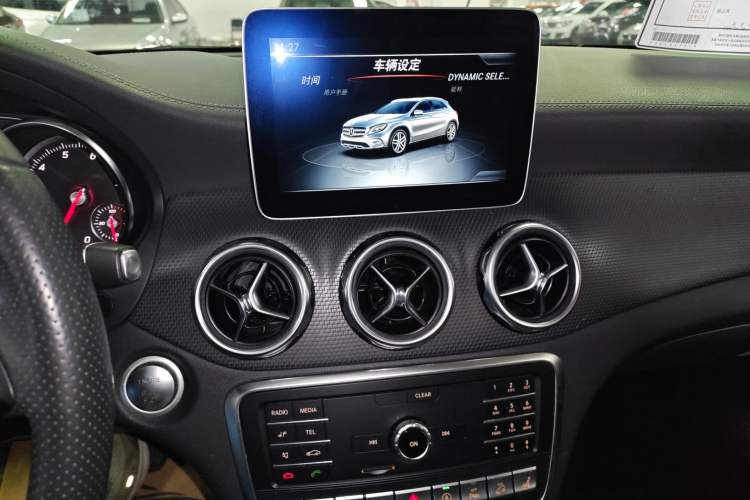 Used Mercedes-Benz GLA 2018 GLA 220 4MATIC Sport Edition Audio And AC Panel