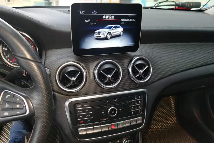 Used Mercedes-Benz GLA 2018 GLA 220 4MATIC Sport Edition Audio And AC Panel