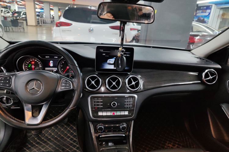 Used Mercedes-Benz GLA 2018 GLA 200 Sport Edition Audio And AC Panel
