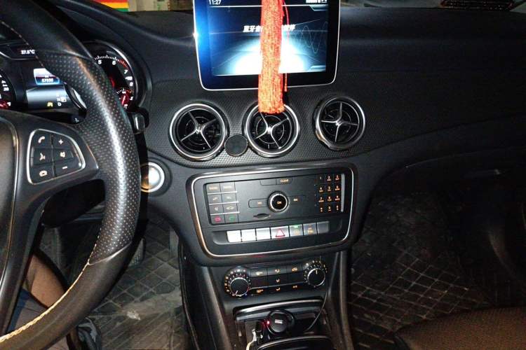 Used Mercedes-Benz GLA 2018 GLA 200 Sport Edition Audio And AC Panel