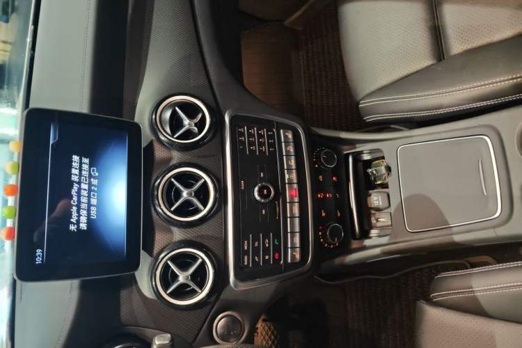Used Mercedes-Benz GLA 2018 GLA 220 4MATIC Sport Edition Audio And AC Panel