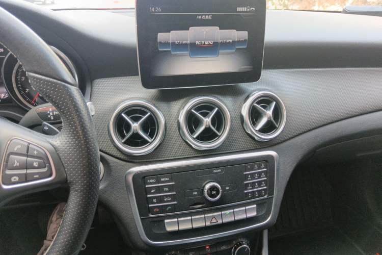 Used Mercedes-Benz GLA 2018 GLA 200 Sport Edition Audio And AC Panel