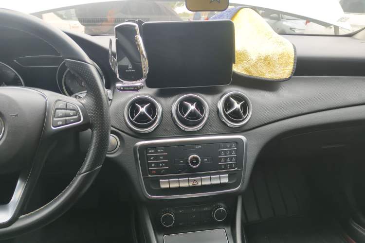 Used Mercedes-Benz GLA 2018 GLA 200 Sport Edition Audio And AC Panel
