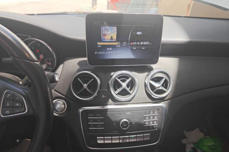 Used Mercedes-Benz GLA 2018 GLA 200 Sport Edition Audio And AC Panel