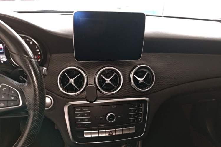 Used Mercedes-Benz GLA 2018 GLA 200 Sport Edition Audio And AC Panel