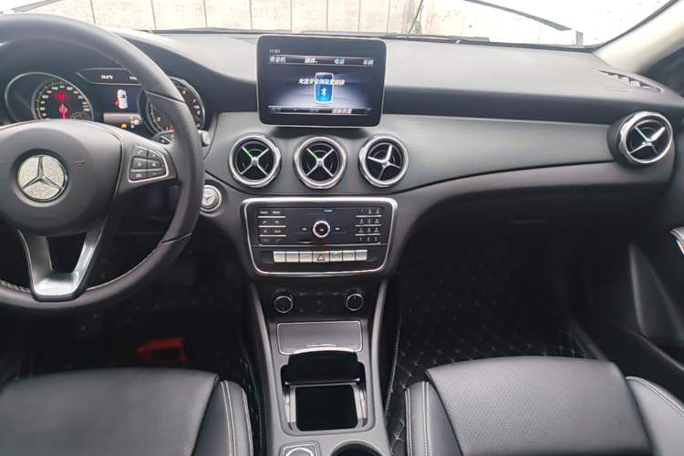 Used Mercedes-Benz GLA 2018 GLA 200 Sport Edition Audio And AC Panel