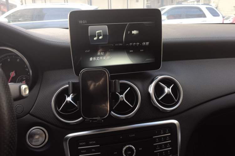 Used Mercedes-Benz GLA 2018 GLA 220 4MATIC Sport Edition Audio And AC Panel