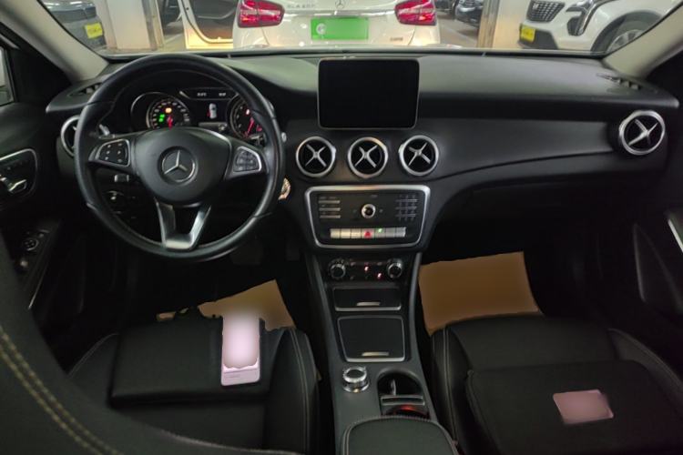 Used Mercedes-Benz GLA 2018 GLA 200 Sport Edition Center Console