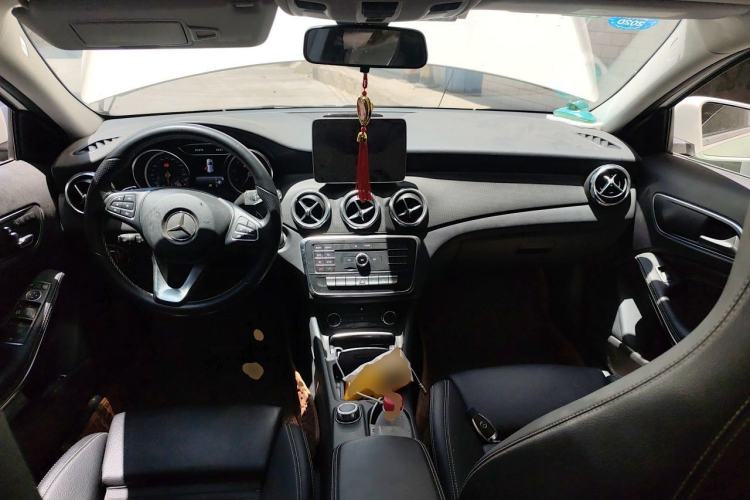 Used Mercedes-Benz GLA 2018 GLA 200 Sport Edition Center Console