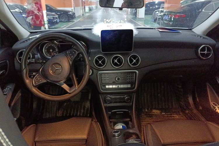 Used Mercedes-Benz GLA 2018 GLA 200 Fashion Model Center Console