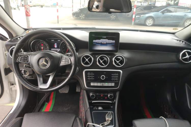 Used Mercedes-Benz GLA 2018 GLA 200 Sport Edition Center Console