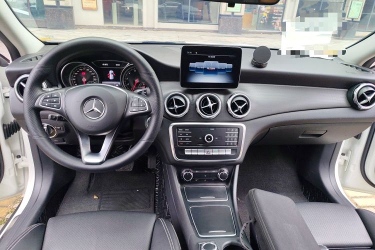 Used Mercedes-Benz GLA 2018 GLA 200 Sport Edition Center Console