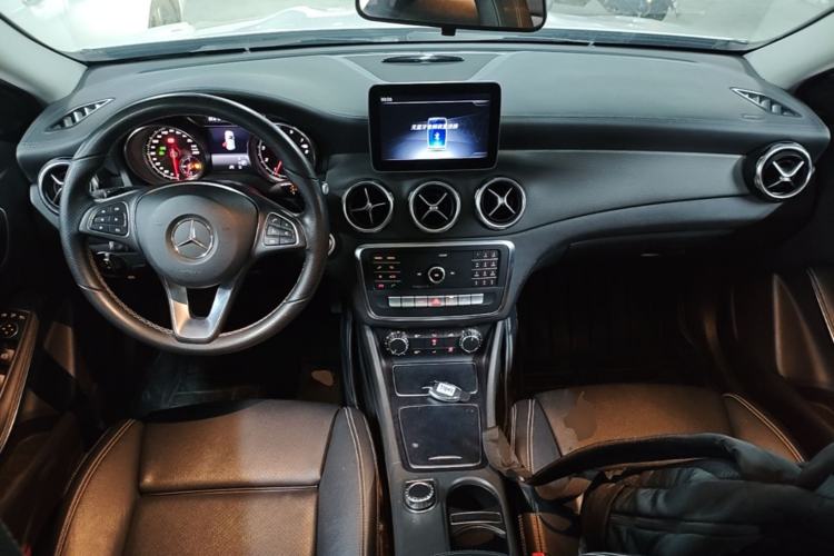 Used Mercedes-Benz GLA 2018 GLA 200 Fashion Model Center Console