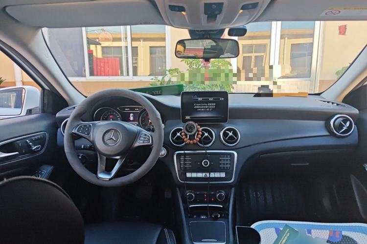 Used Mercedes-Benz GLA 2018 GLA 200 Fashion Model Center Console