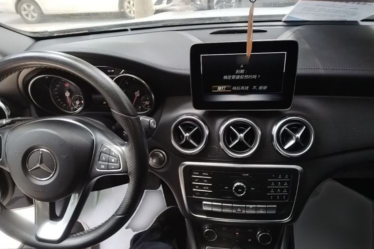 Used Mercedes-Benz GLA 2018 GLA 200 Fashion Model Center Console