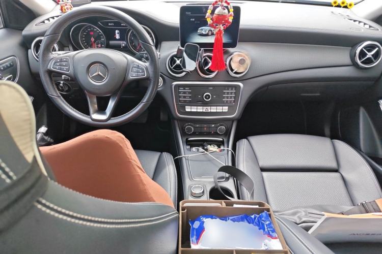 Used Mercedes-Benz GLA 2018 GLA 200 Fashion Model Center Console