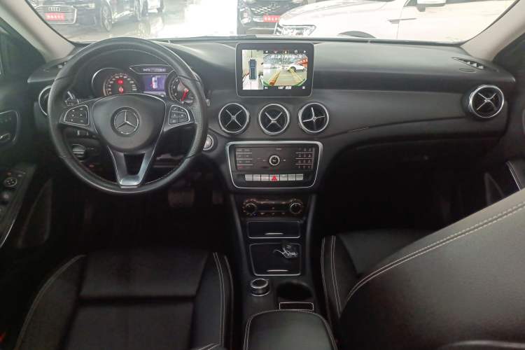 Used Mercedes-Benz GLA 2018 GLA 200 Sport Edition Center Console
