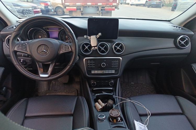 Used Mercedes-Benz GLA 2018 GLA 200 Sport Edition Center Console
