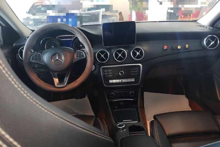 Used Mercedes-Benz GLA 2018 GLA 200 Sport Edition Center Console