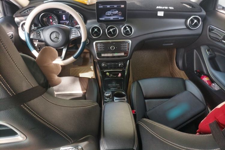 Used Mercedes-Benz GLA 2018 GLA 200 Fashion Model Center Console