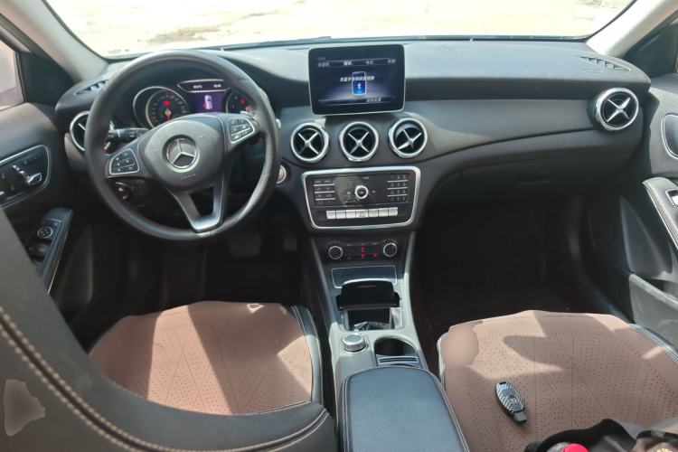 Used Mercedes-Benz GLA 2018 GLA 200 Sport Edition Center Console