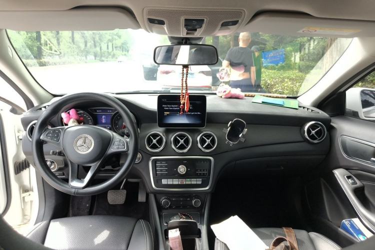 Used Mercedes-Benz GLA 2018 GLA 200 Fashion Model Center Console