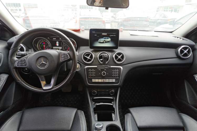 Used Mercedes-Benz GLA 2018 GLA 200 Fashion Model Center Console