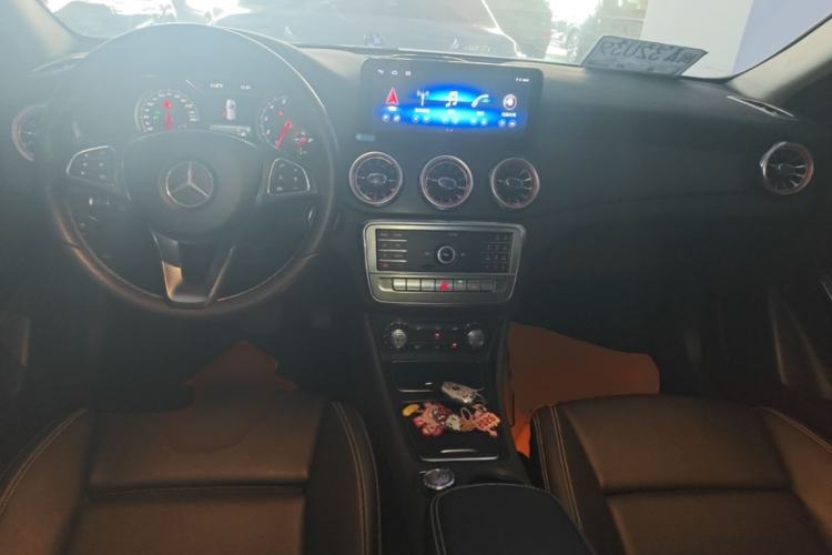 Used Mercedes-Benz GLA 2018 GLA 200 Fashion Model Center Console