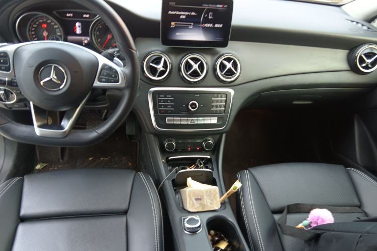 Used Mercedes-Benz GLA 2018 GLA 200 Sport Edition Center Console
