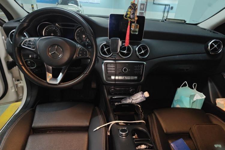 Used Mercedes-Benz GLA 2018 GLA 200 Fashion Model Center Console