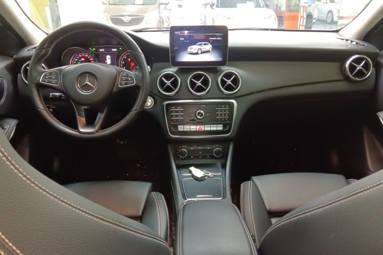 Used Mercedes-Benz GLA 2018 GLA 200 Sport Edition Center Console