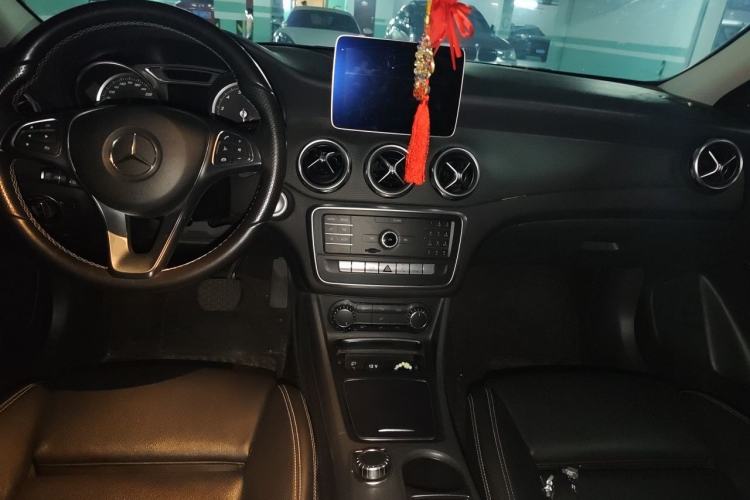 Used Mercedes-Benz GLA 2018 GLA 200 Sport Edition Center Console