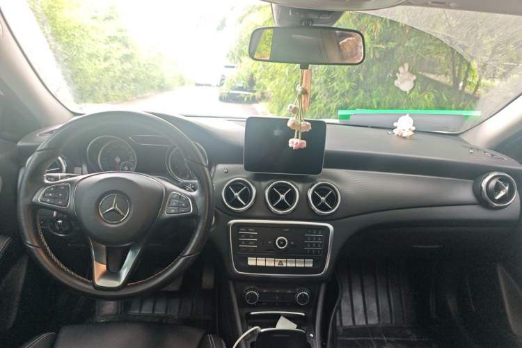 Used Mercedes-Benz GLA 2018 GLA 200 Sport Edition Center Console