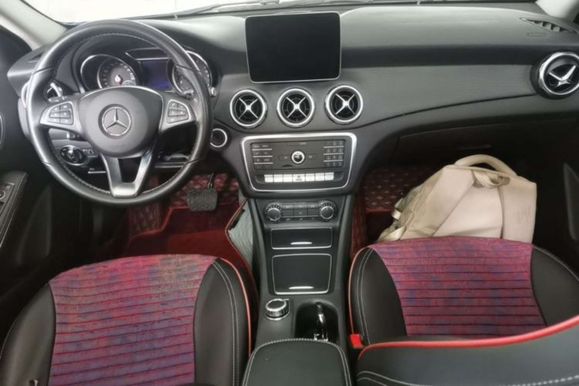 Used Mercedes-Benz GLA 2018 GLA 200 Sport Edition Center Console