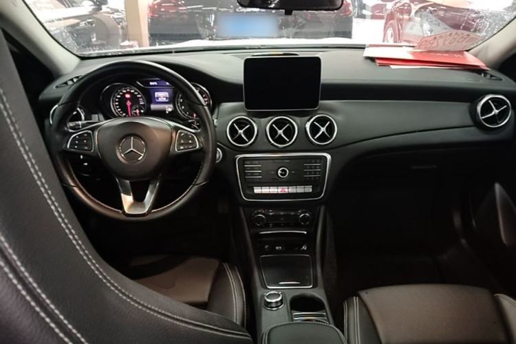 Used Mercedes-Benz GLA 2018 GLA 200 Fashion Model Center Console