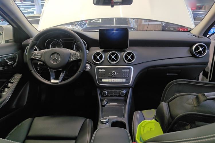 Used Mercedes-Benz GLA 2018 GLA 200 Fashion Model Center Console