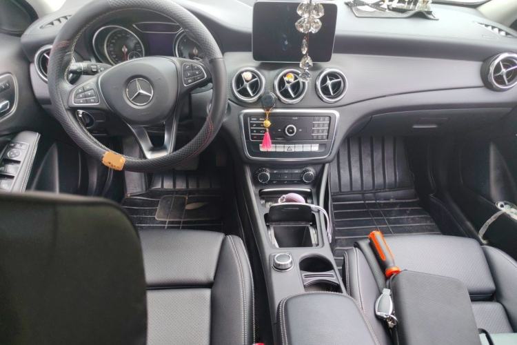 Used Mercedes-Benz GLA 2018 GLA 200 Fashion Model Center Console