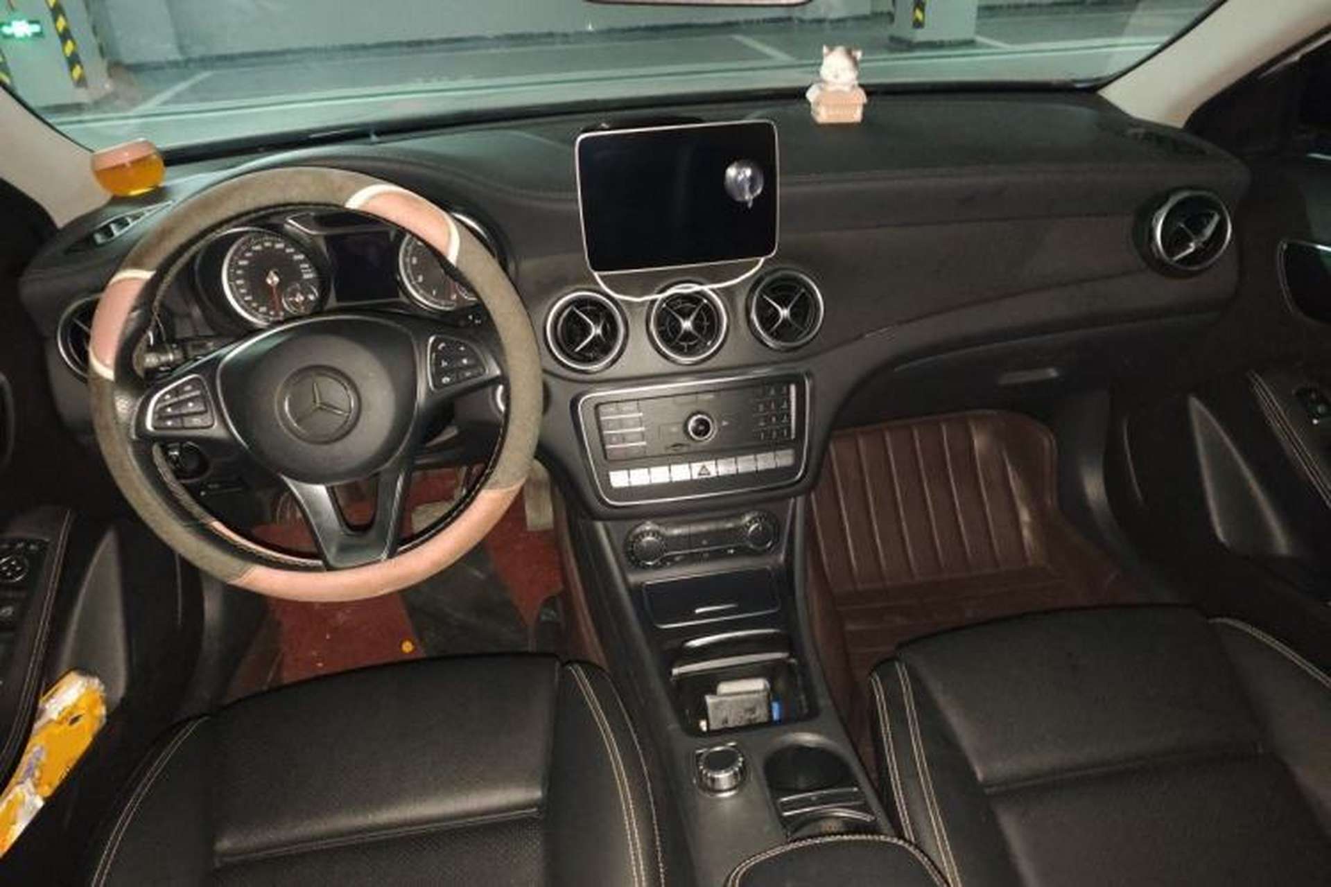 Used Mercedes-Benz GLA 2018 GLA 220 4MATIC Sport Edition Center Console
