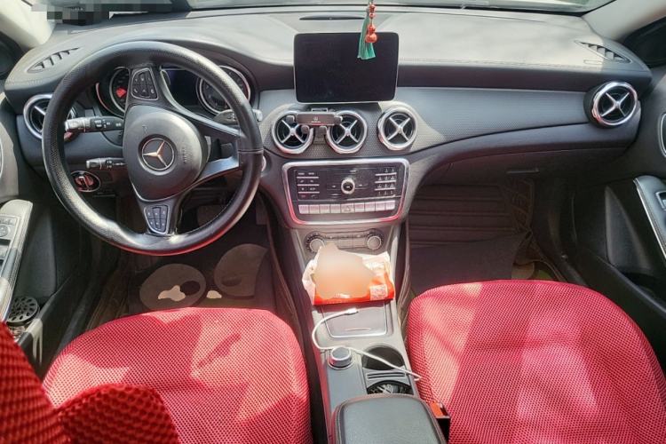 Used Mercedes-Benz GLA 2018 GLA 220 4MATIC Sport Edition Center Console