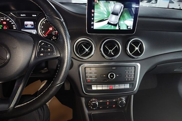 Used Mercedes-Benz GLA 2018 GLA 200 Sport Edition Center Console