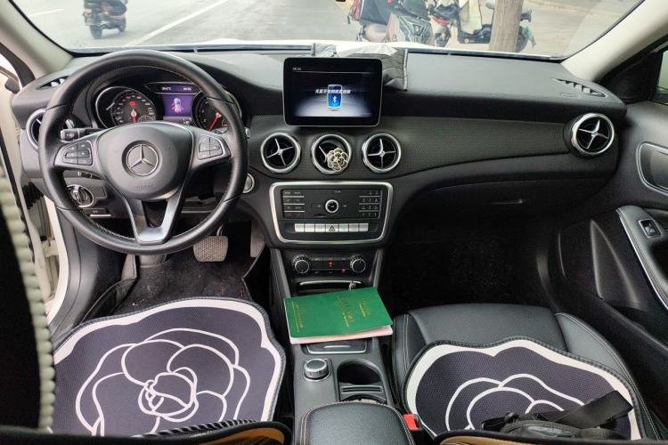 Used Mercedes-Benz GLA 2018 GLA 200 Fashion Model Center Console