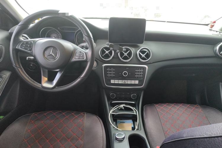 Used Mercedes-Benz GLA 2018 GLA 200 Sport Edition Center Console