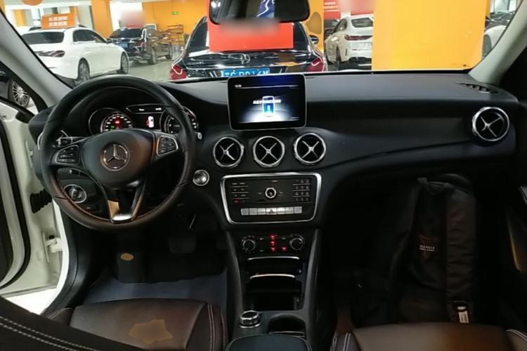 Used Mercedes-Benz GLA 2018 GLA 200 Fashion Model Center Console