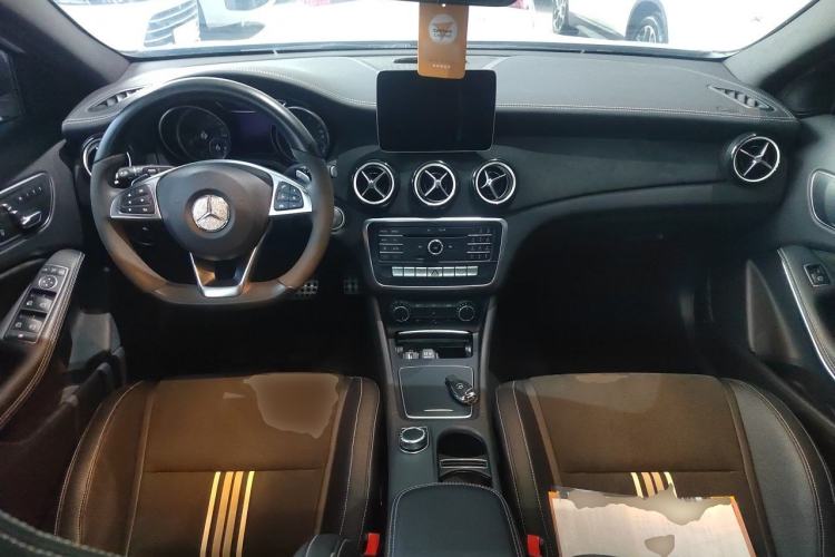 Used Mercedes-Benz GLA 2018 GLA 200 Polar Limited Edition Center Console