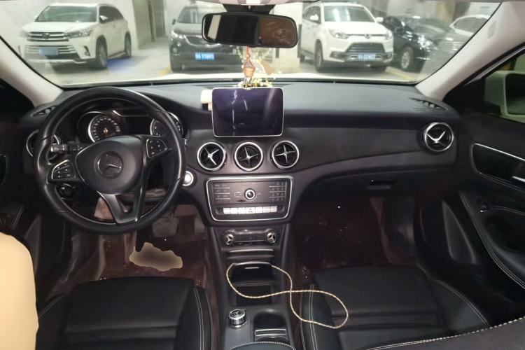 Used Mercedes-Benz GLA 2018 GLA 200 Sport Edition Center Console