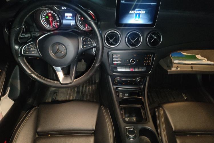 Used Mercedes-Benz GLA 2018 GLA 200 Fashion Model Center Console