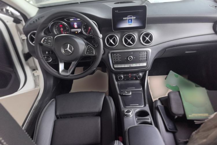 Used Mercedes-Benz GLA 2018 GLA 220 4MATIC Sport Edition Center Console