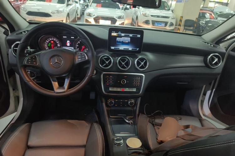 Used Mercedes-Benz GLA 2018 GLA 200 Sport Edition Center Console