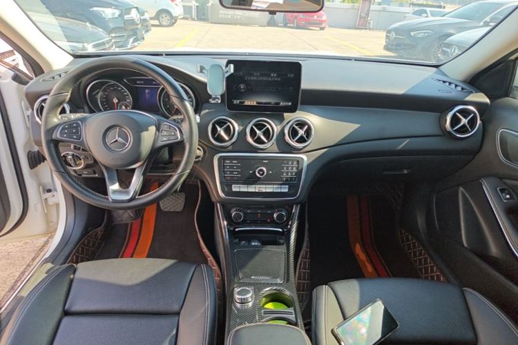 Used Mercedes-Benz GLA 2018 GLA 200 Sport Edition Center Console