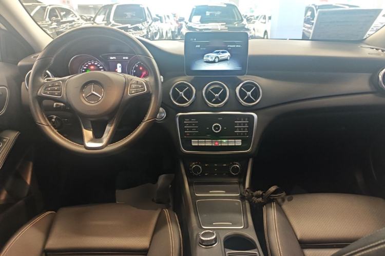 Used Mercedes-Benz GLA 2018 GLA 200 Sport Edition Center Console